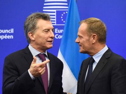 O presidente do Conselho Europeu, Donald Tusk, recebe o presidente da Argentina, Mauricio Macri, em Bruxelas, na segunda-feira.