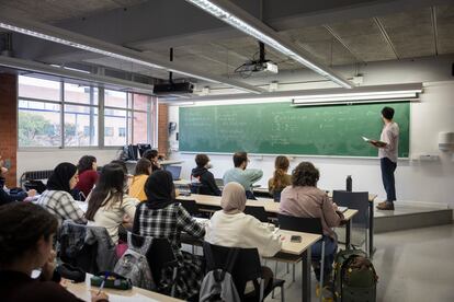 Alumnos en una clase en la facultad de Informática de la Universidad Politécnica de Cataluña.