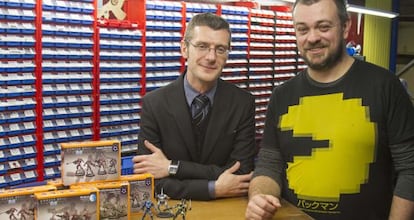 Gutier Lusquiños y Alberto Abal, creadores del juego Infinity.