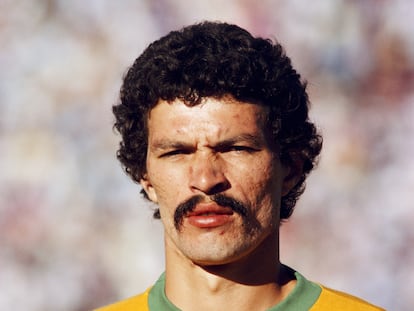 Sócrates, capitán de Brasil, antes de un duelo ante Argentina en 1981.