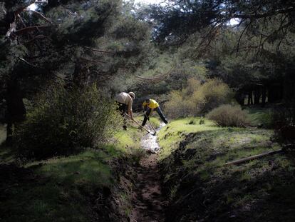 recuperación de una de las acequias de la época nazarí en Granada.