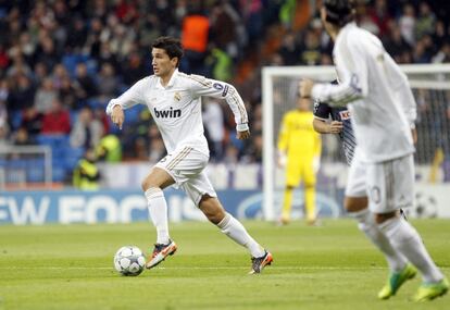 Sahin conduce la pelota durante un partido de &#039;Champions&#039;.