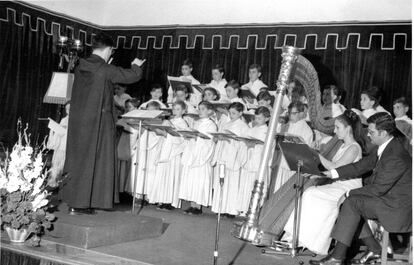 La escolanía del Valle de los Caídos, en un concierto hacia 1970.