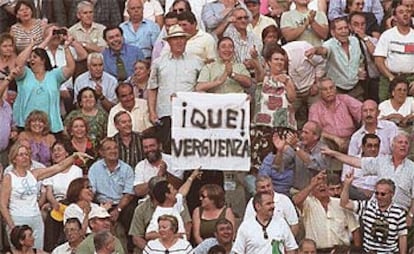 El pblico de ayer en Las Ventas mostr con carteles su descontento.