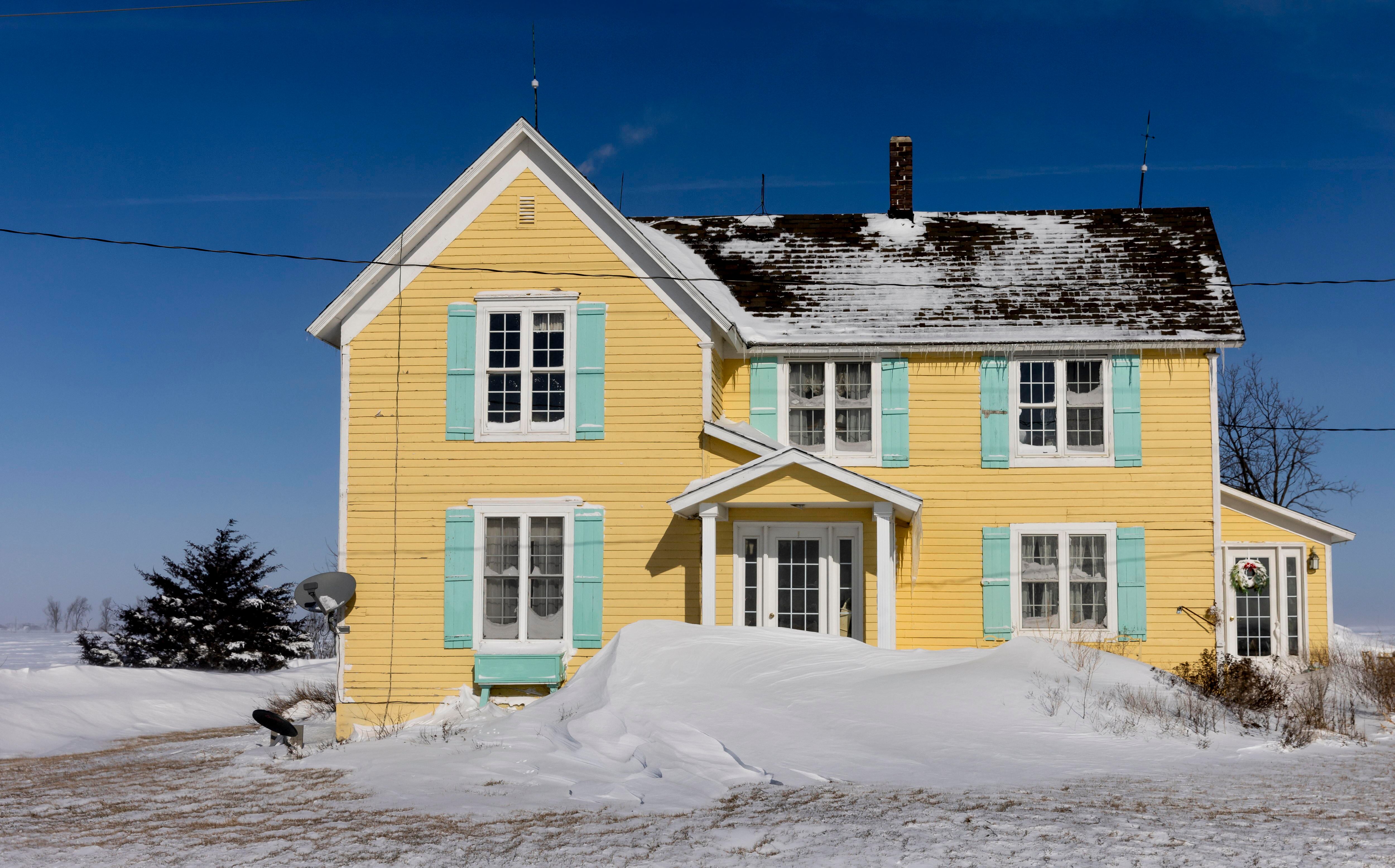 La entrada a una casa rural en el condado de Polk, bloqueada por la nieve. A lo largo del fin de semana y de los próximos días, una masa de aire proveniente del Ártico afecta a los estados del sur de EE UU, trayendo temperaturas de -20°C y más.