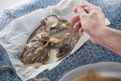 Rodaballo salvaje al horno con donostiarra de hongos en el restaurante PerretxiCo