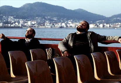 Luis Tosar y Javier Bardem, en un fotograma de 'Los lunes al sol'.