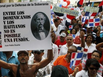 Manifestación de apoyo en Santo Domingo a la norma migratoria.