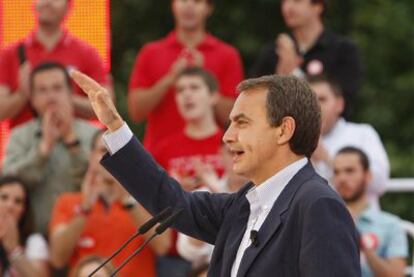 José Luis Rodríguez Zapatero, ayer en el mitin de Sevilla.