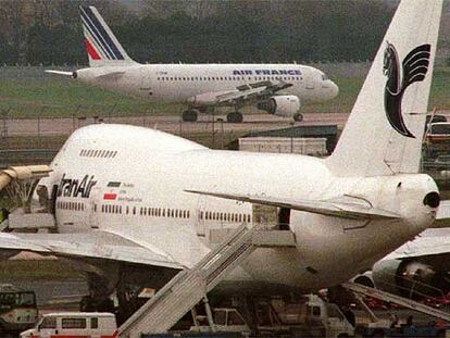Aviones en el aeropuerto parisiense de Orly.