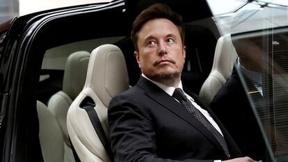 El consejero delegado de Tesla, Elon Musk, en una visita a una planta de Tesla en China