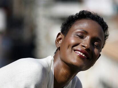 Dirie fue mutilada a los cinco. Luego huyó de una boda forzosa.