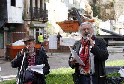 Los poetas locales Guillermo Ferr&aacute;ndez y Karlotti 