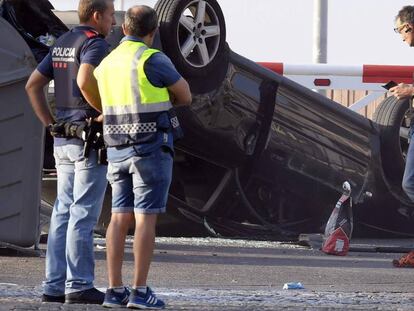 La policía investiga el coche usado en el ataque terrorista de Cambrils.