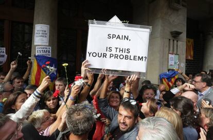 Protesta ante el Departamento de Economía de Barcelona.