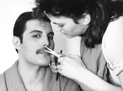 1982:  Rock singer Freddie Mercury (Frederick Bulsara, 1946 - 1991), of the popular British group Queen, has his moustache groomed.  (Photo by Steve Wood/Express/Getty Images)