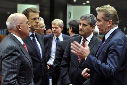 De izquierda a derecha, los ministros de Exteriores de Hungría, Eslovenia, Austria, y Lituania, en Bruselas.