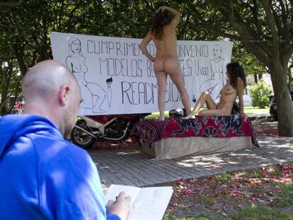 Los estudiantes desnudos en la facultad de Bellas Artes 