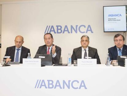 Francisco Cary (consejero ejecutivo de CGD), Juan Carlos Escotet (presidente de Abanca), Paulo Macedo (presidente ejecutivo de CGD) y Francisco Botas (consejero delegado de Abanca)