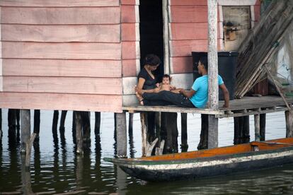 La vida en las poblaciones palafíticas de la Ciénaga como en Nueva Venecia o Buenavista, pudiera parecer idílica, pero no lo es. Las condiciones ecológicas del humedal hacen que su vulnerabilidad sea cada vez mayor.