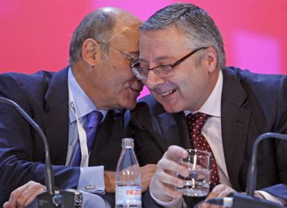 El presidente de la CEOE y el ministro en la Conferencia Empresarial de 2009.