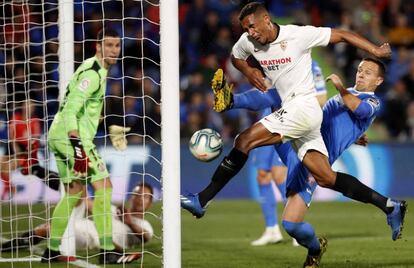 Fernando marca el segundo del Sevilla.