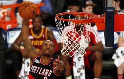 Lillard se dispone a hacer un mate durante el partido de las Promesas.