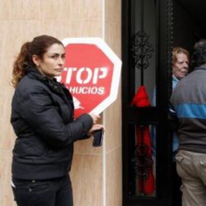 Miembros de la plataforma Stop Desahucios en Valencia