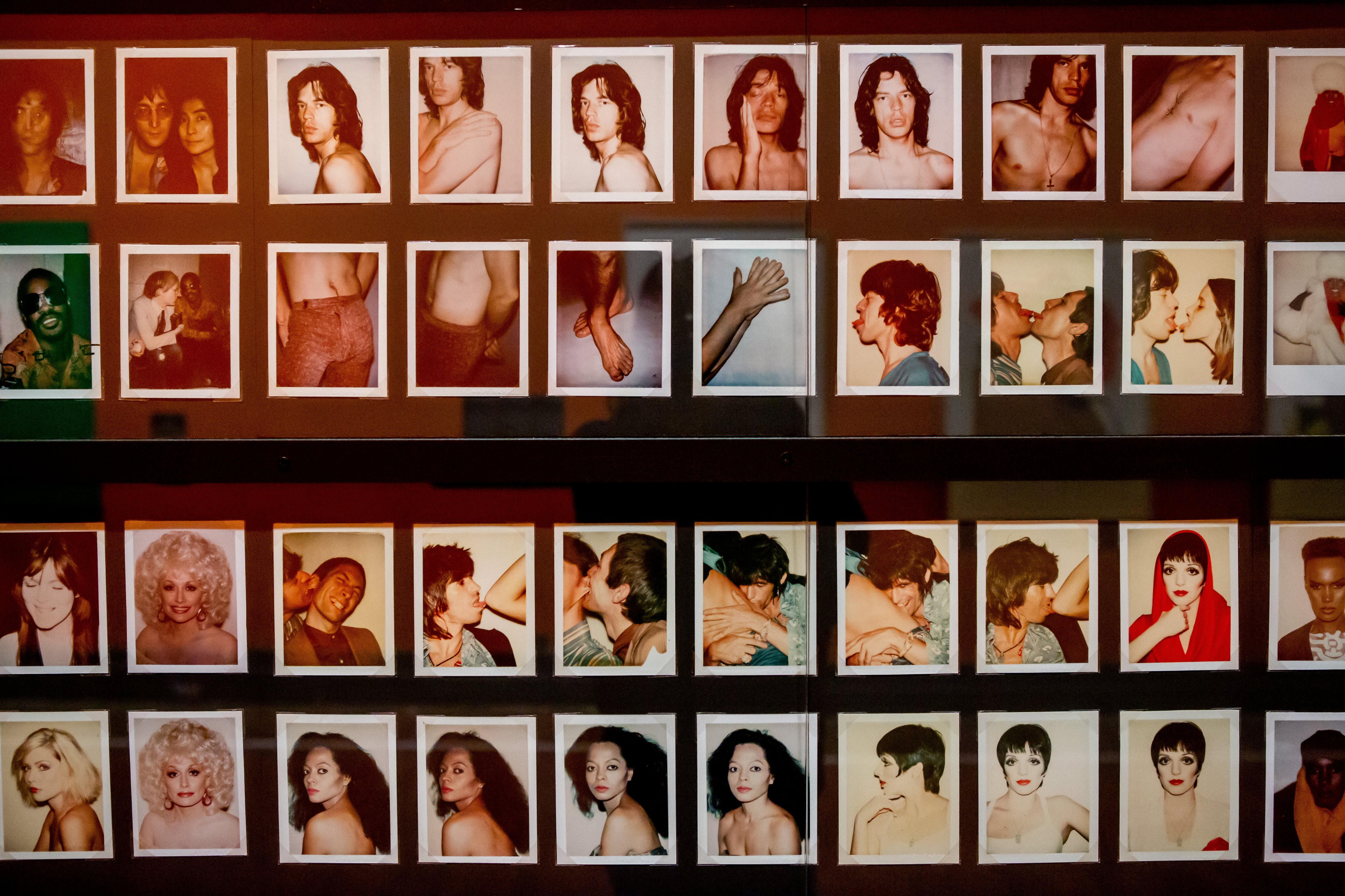 Una de las famosas series de polaroids de Warhol, con retratos de Mick Jagger, Diana Ross, Blondie, Liza Minnelli, Lennon y Yoko, entre otros. 