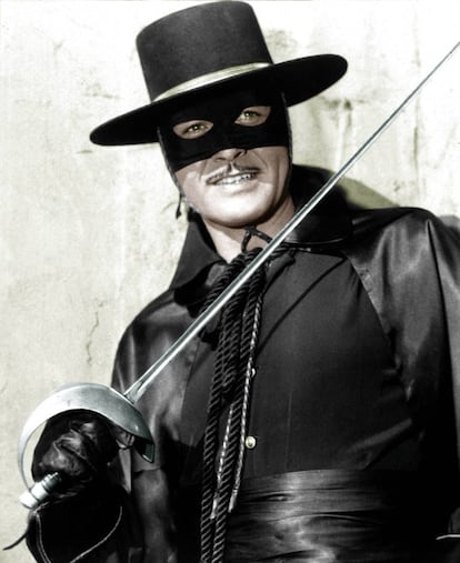 Guy Williams como El Zorro en la serie de Disney. 