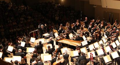 Josep Pons dirige a la Orquesta Nacional de España, ayer durante su actuación en el Auditorio Nacional