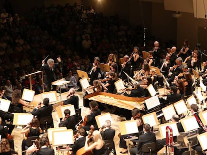 Josep Pons dirige a la Orquesta Nacional de España, ayer durante su actuación en el Auditorio Nacional