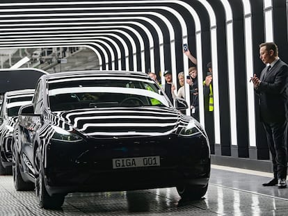 Elon Musk en el inicio de operaciones de la planta de Tesla en Gruenheide (Alemania), en marzo de 2022.