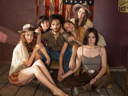 Un libro, una película y una serie reviven la fascinación por las chicas de Charles Manson