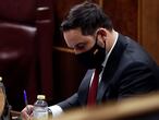 MADRID, 21/10/2020.- El líder de Vox, Santiago Abascal durante la moción de censura de su partido al gobierno de coalición, en el Congreso de los Diputados este miércoles. EFE/Mariscal