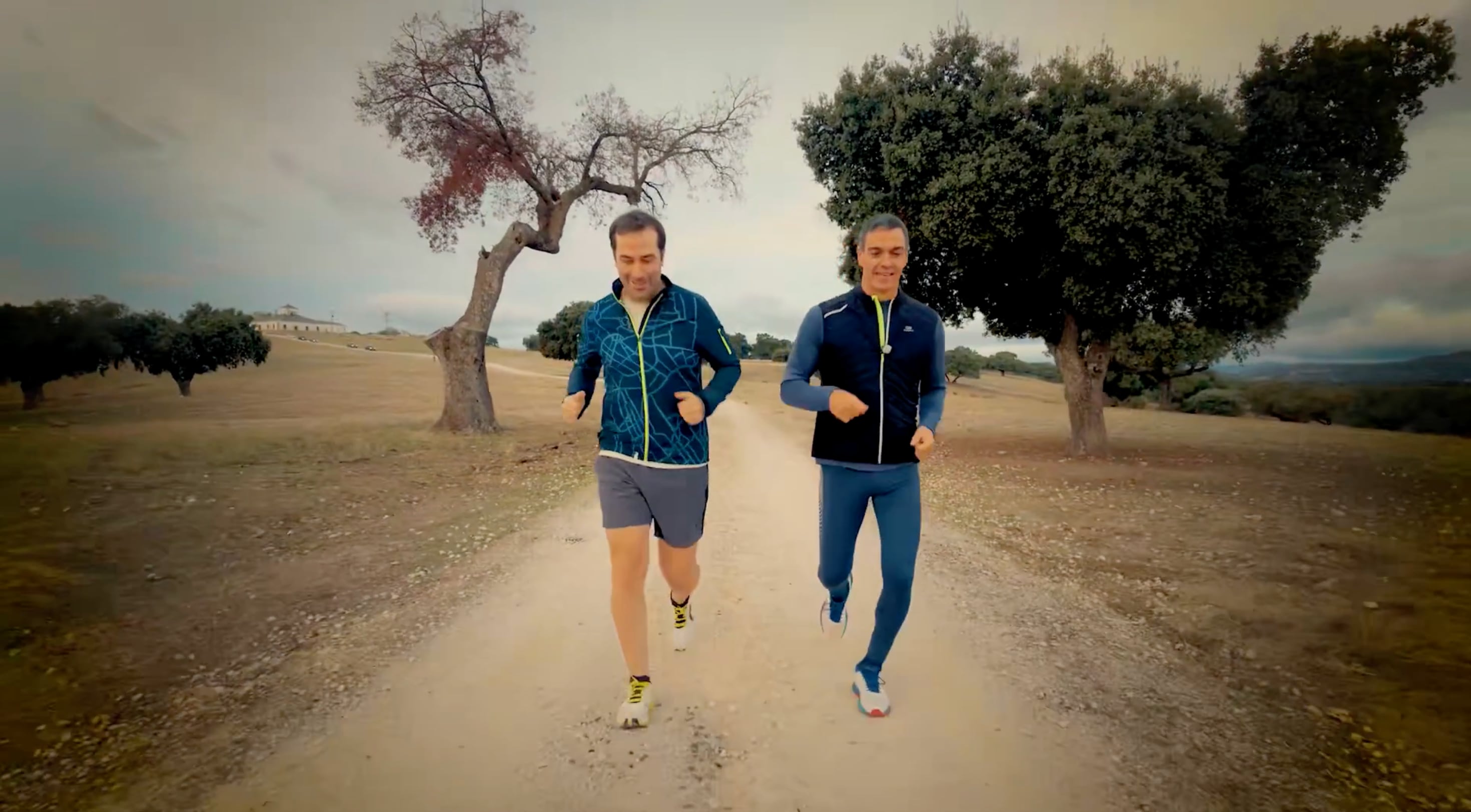 Sánchez publica un vídeo corriendo por una dehesa con el vicepresidente Cuerpo: “¡A por cuatro más!”