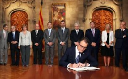 Artur Mas durant la signatura del decret que avalava la consulta del 9-N.
