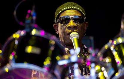 Tony Allen, en el festival de Glastonbury en 2010.