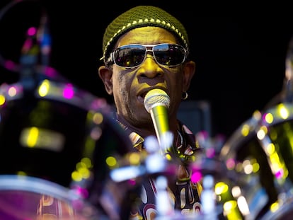 Tony Allen, en el festival de Glastonbury en 2010.