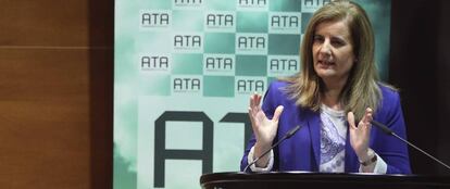 Fátima Báñez, ministra de Empleo y Seguridad Social en una asamblea general de la asociación de autónomos ATA.