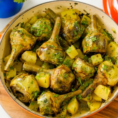 Alcachofas guisadas con patatas, la receta romana que no falla