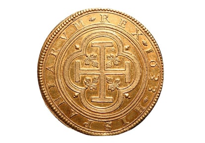 Es la moneda de oro más grande de la historia española: 338 gramos y 75,50 milímetros de diámetro. Se conocen muy pocos ejemplares, ya que se usaban como obsequio.