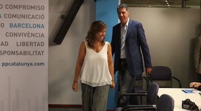 El candidato del PP, Xavier Garc&iacute;a Albiol, junto su presidenta, Alicia S&aacute;nchez-Camacho.