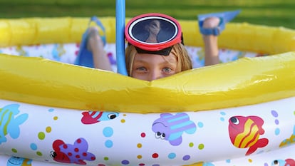 Piscinas hinchables para niños y niñas con tobogán y diseños coloridos