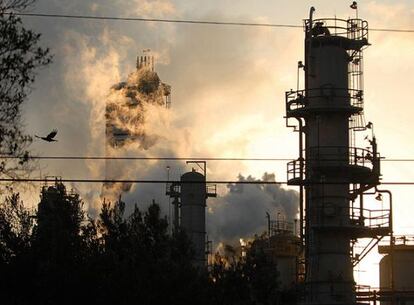 Emisiones contaminantes de una refinería en California.