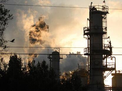 Emisiones contaminantes de una refinería en California.