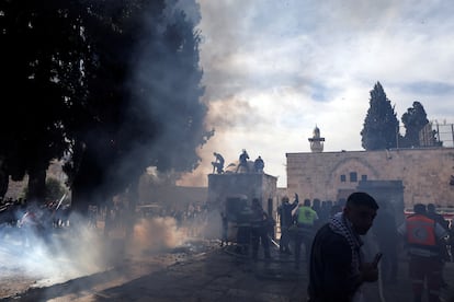 Choques entre palestinos y las fuerzas de seguridad israelíes en la Explanada de las Mezquitas en Jerusalén.