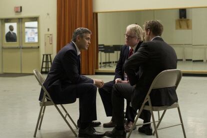 Desde la izquierda George Clooney, Philip Seymour Hoffman y Ryan Gosling en &#039;Los idus de marzo&#039;.