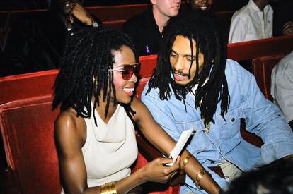 Lauryn Hill y Rohan Marley en los MTV Video Music Awards de 1999 en Nueva York.