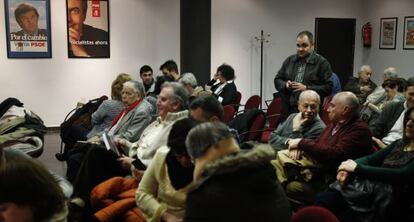 MIlitantes en la asamblea de la agrupación de Centro.